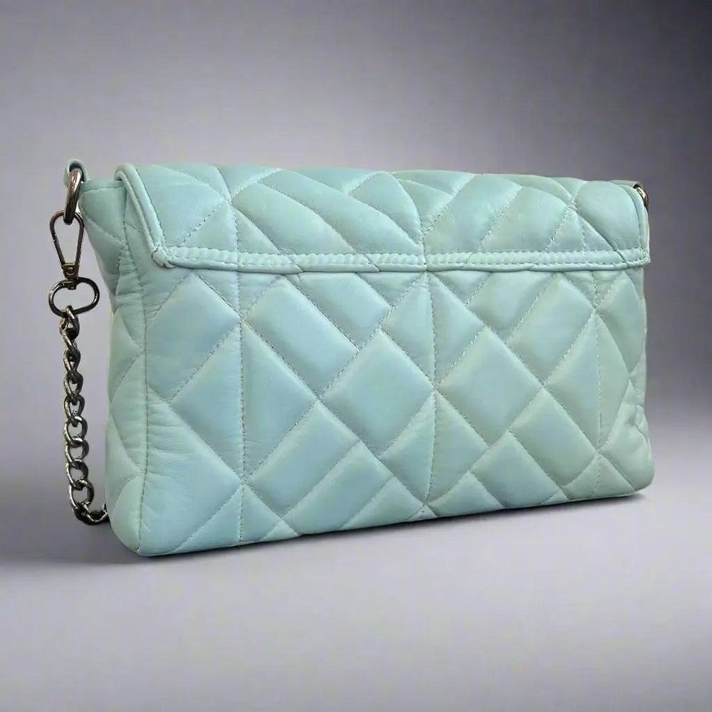 Bolso bandolera de cuero suave acolchado con correa de cadena - EX-STOCK Canada