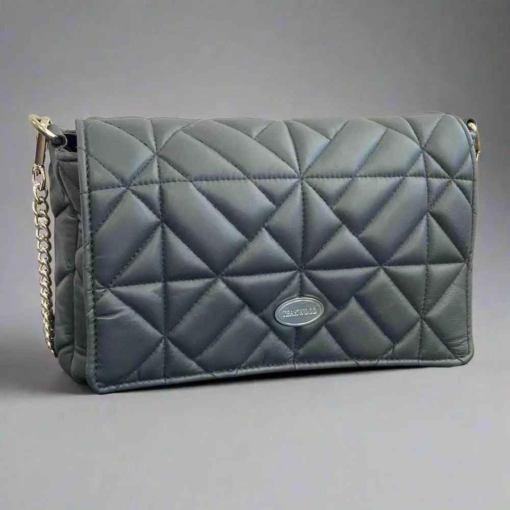 Bolso bandolera de cuero suave acolchado con correa de cadena - EX-STOCK Canada
