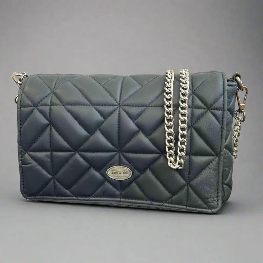 Bolso bandolera de cuero suave acolchado con correa de cadena - EX-STOCK Canada