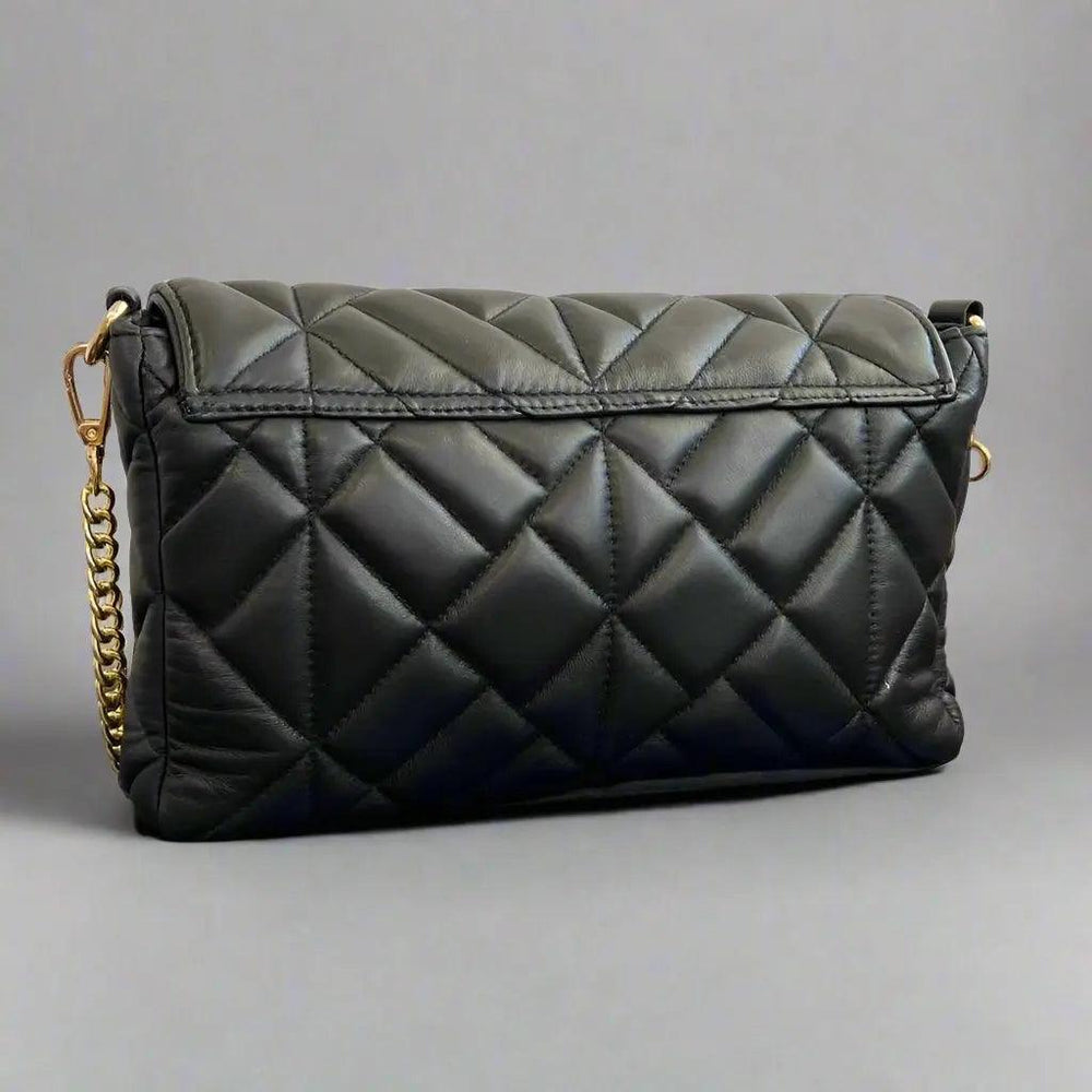 Bolso bandolera de cuero suave acolchado con correa de cadena | EX-STOCK Canada