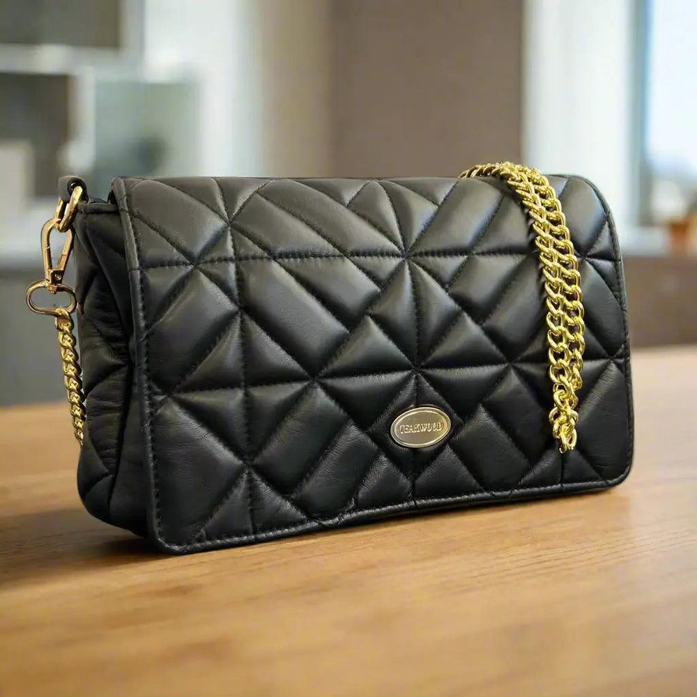 Bolso bandolera de cuero suave acolchado con correa de cadena | EX-STOCK Canada