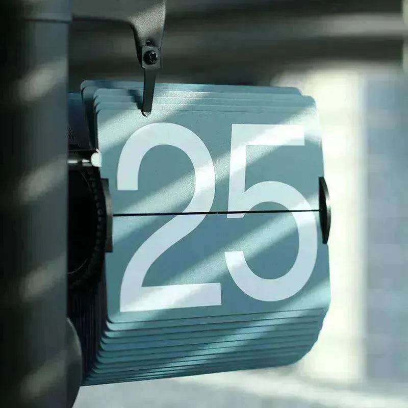 Retro Electronic Automatic Flipping Clock - EX-STOCK Canada