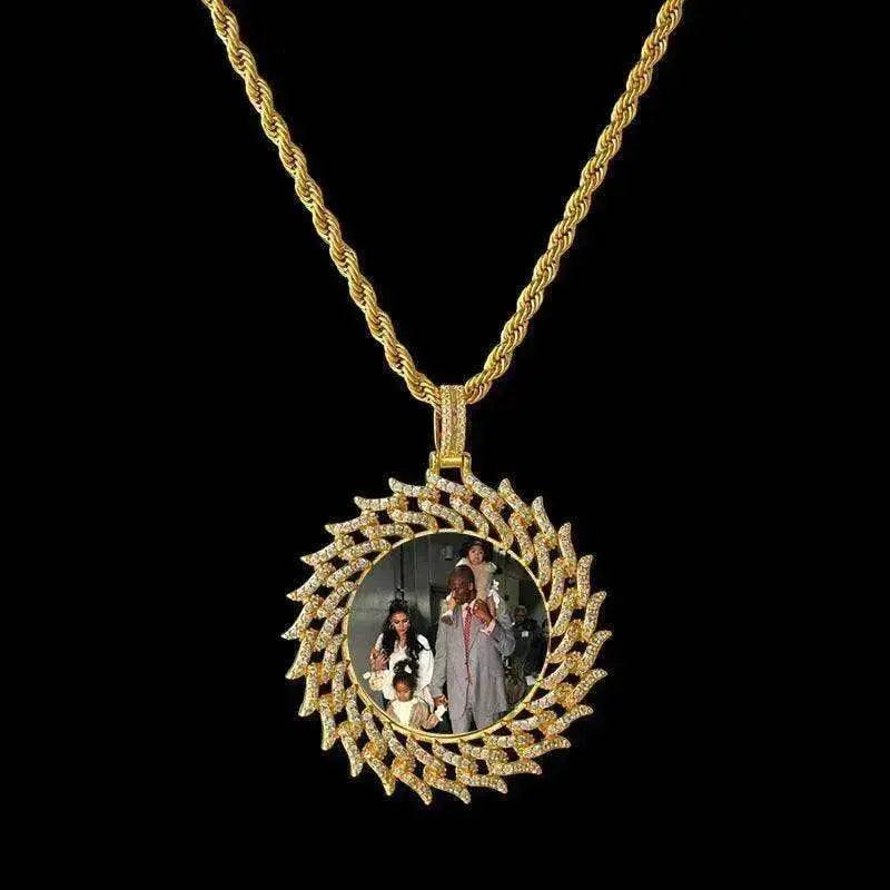 Collana Commemorativa Coppia con Cornice di Girasole e Diamante Rotondo - EX-STOCK Canada