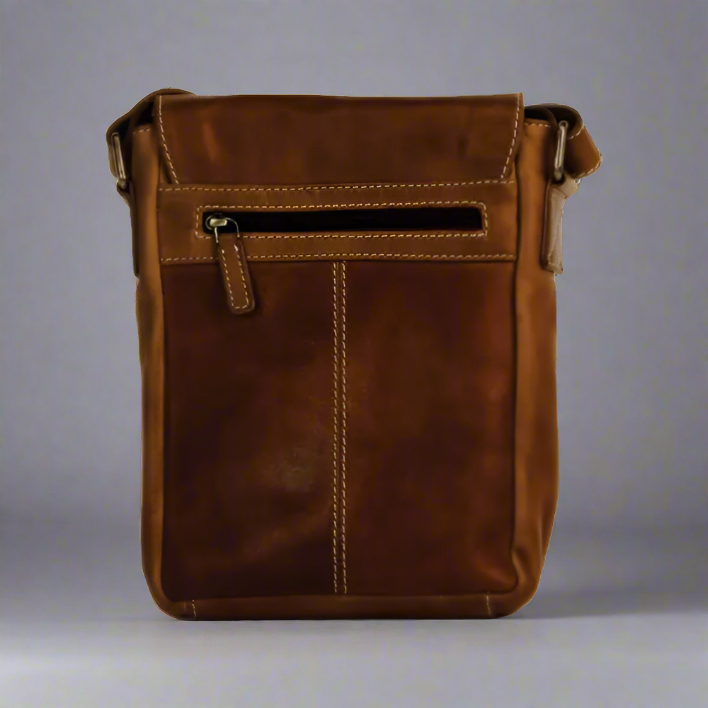 Sac en cuir Rugged Earth avec rabat avant et boucleEX-STOCK Canada
