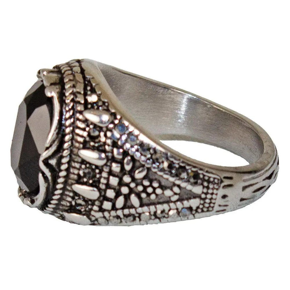 Bague en acier inoxydable pour hommes SteelTime avec diamant noir simulé de style gothiqueEX-STOCK Canada