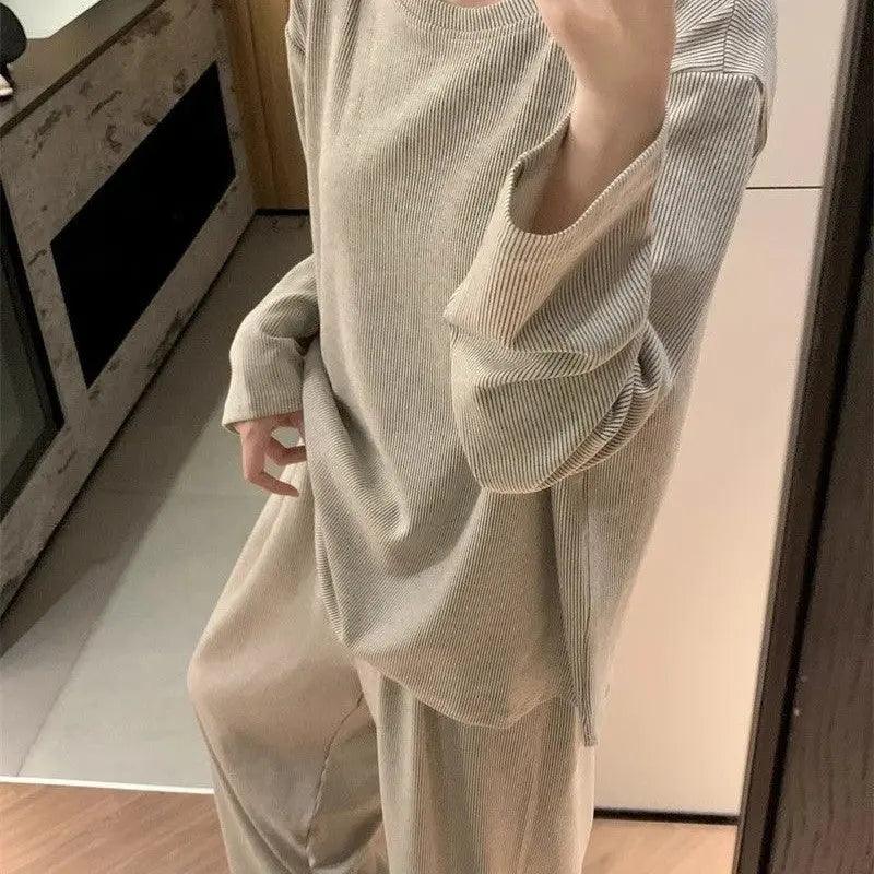 Gestreifte Pyjama-Hauskleidung für Frauen - EX-STOCK Canada