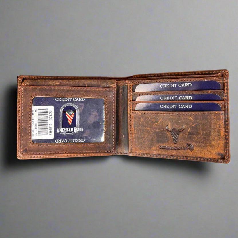 Cartera de cuero para hombre con calavera en relieve y doble pliegueEX-STOCK Canada