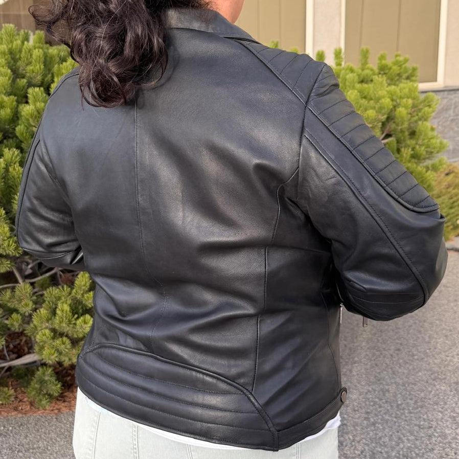 Damen-Lammleder-Bikerjacke mit gesteppter, gerippter SchulterpartieEX-STOCK Canada