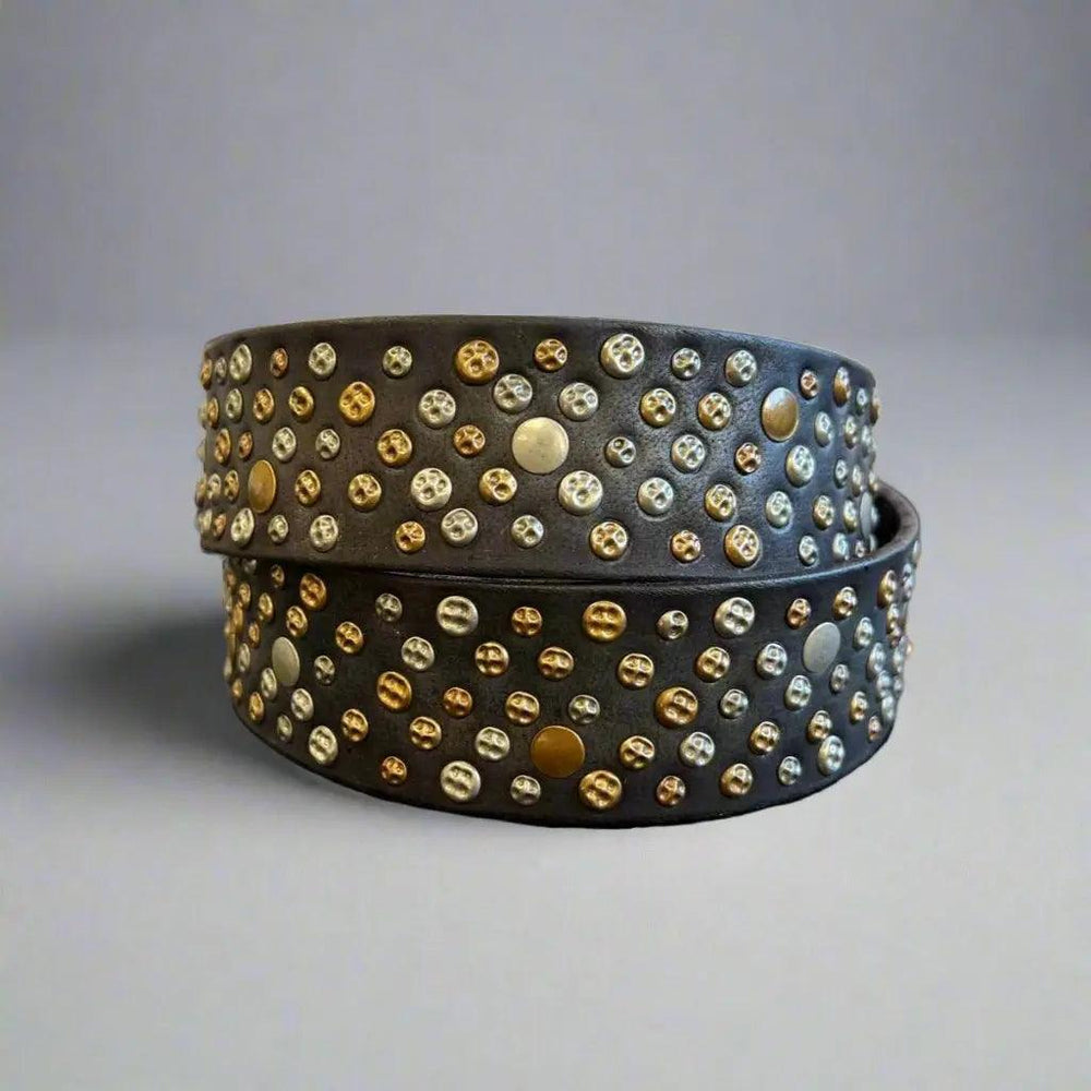 Ceinture pour femmes en cuir pleine fleur avec clous et boucle ovaleEX-STOCK Canada