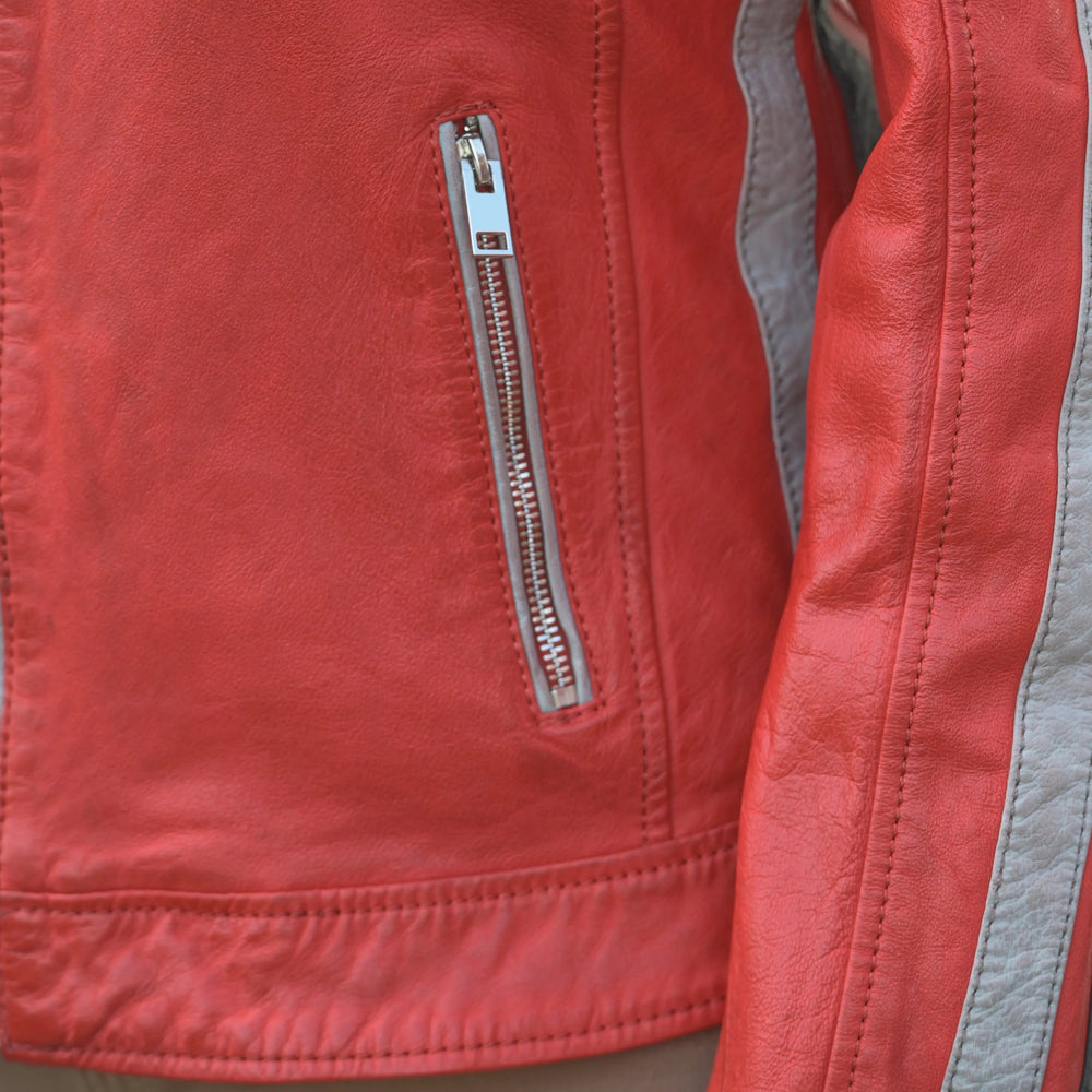 Giacca in pelle da donna con toppeEX-STOCK Canada