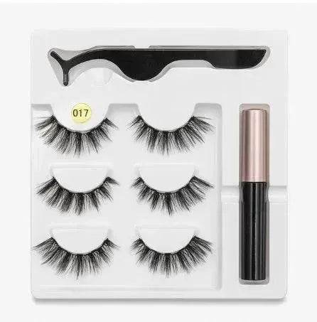 A Pair Of False Eyelashes With Magnets In Fashion - EX-STOCK Canada