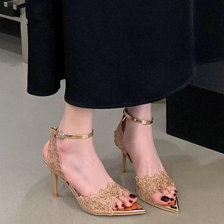 2026 Sommer Neue Französische Nischen-Design Damen Sandalen, Spitz zulaufende Spitze Stiletto High Heel Offene Zehen Outdoor Schuhe
