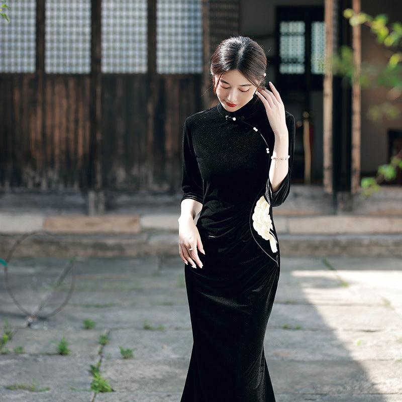 Robe Slim améliorée en velours brodé de style chinoisEX-STOCK Canada
