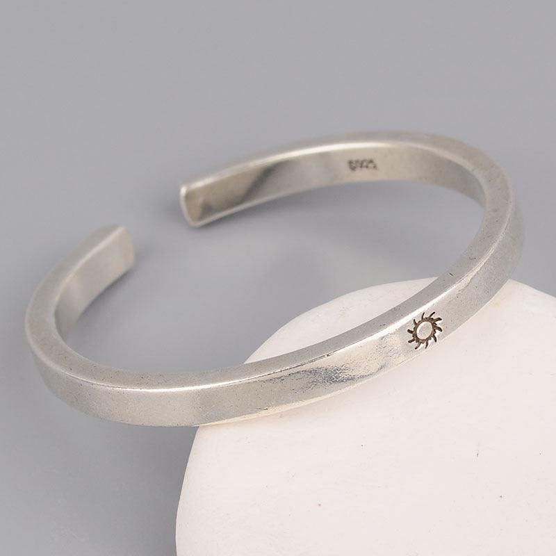 Silbernes Vintage-Armband mit abgenutztem Sonne-Mond-Paar - EX-STOCK Canada