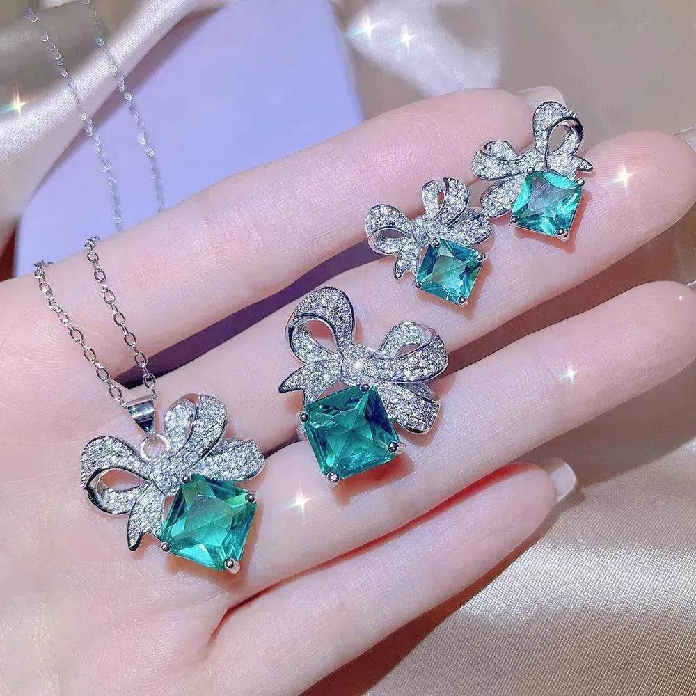 Bright Peacock Emerald Ring White Gold Plated - EX-STOCK Canada
