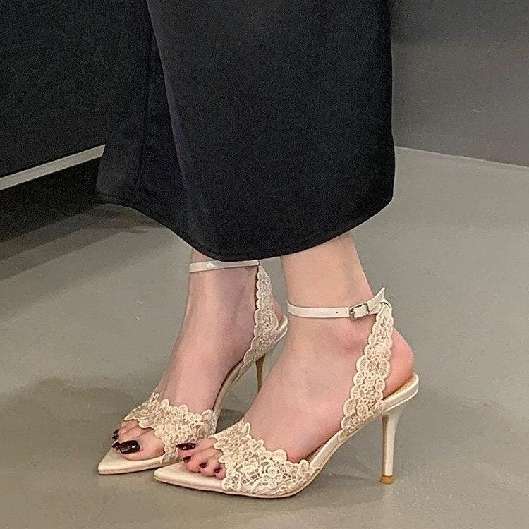 2026 Sommer Neue Französische Nischen-Design Damen Sandalen, Spitz zulaufende Spitze Stiletto High Heel Offene Zehen Outdoor Schuhe