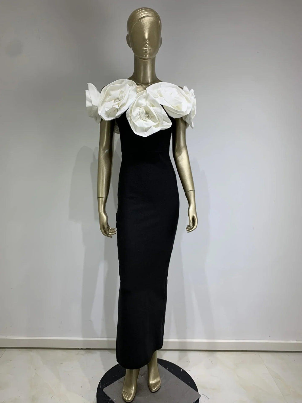 Robe blanche à fleurs grandes pour femmes avec bandeEX-STOCK Canada