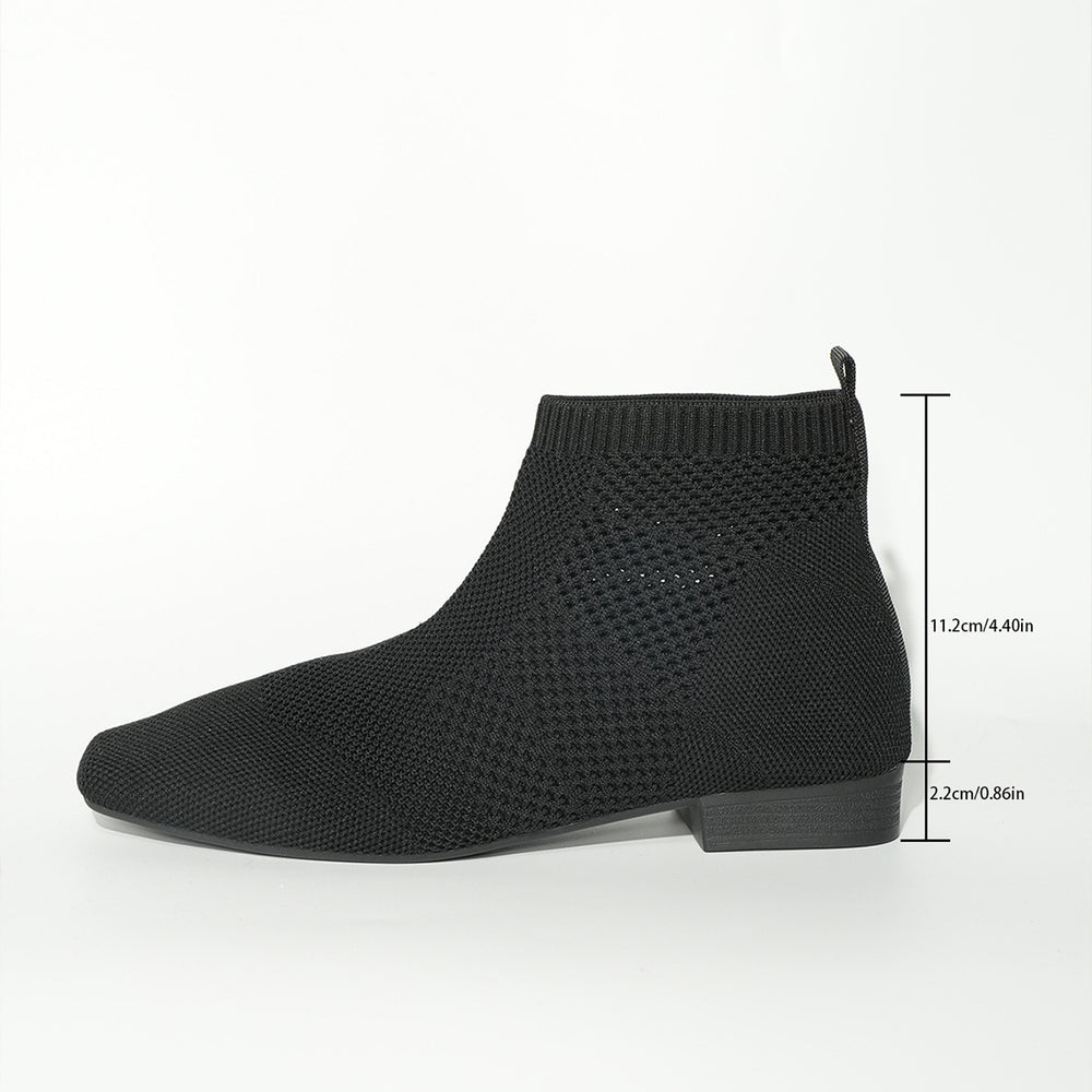 Stivaletto tipo calza nero su sfondo bianco con misure indicate