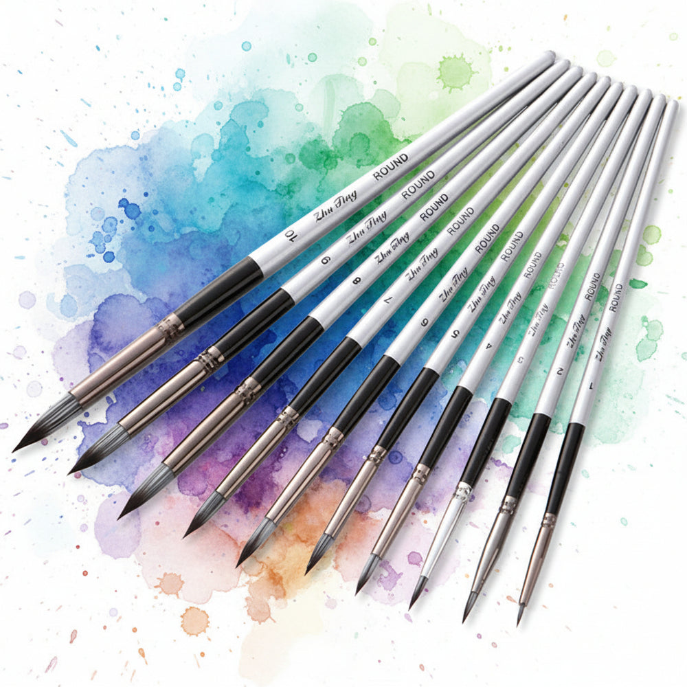 Satz von Aquarellpinseln mit 'Round'-Etiketten auf weißem Hintergrund