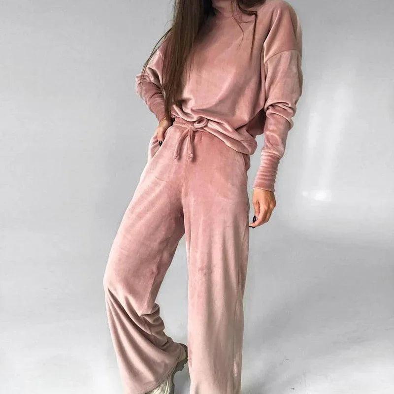 Completo con Maglione a Collo Alto in Velluto Silver Fox a Maniche Lunghe e Pantaloni con CoulisseEX-STOCK Canada