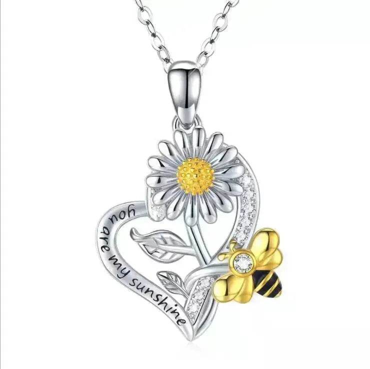 European And American Creative New Hands Heart-shaped Women's Necklace - EX-STOCK Canada