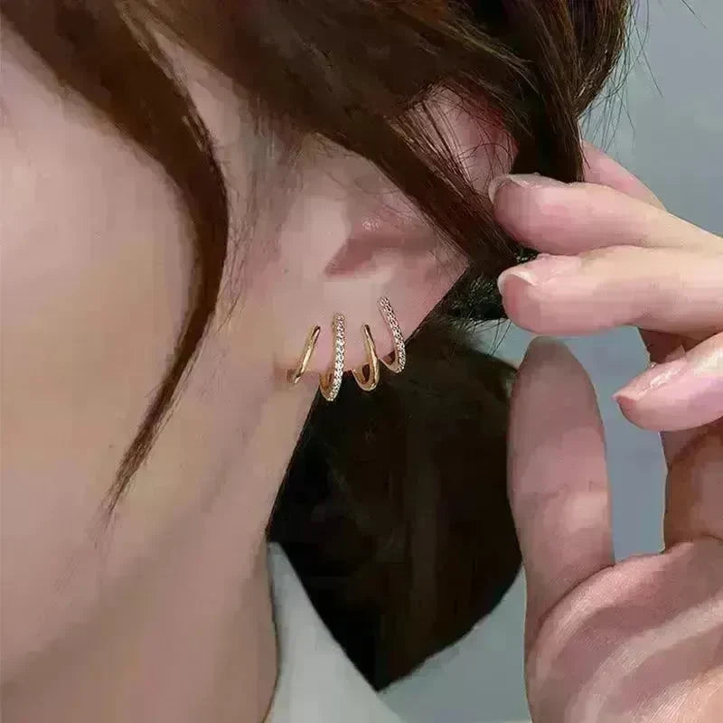 Boucles d'oreilles en argent S925 avec aiguille et zircons incrustés à quatre griffes - EX-STOCK CANADA