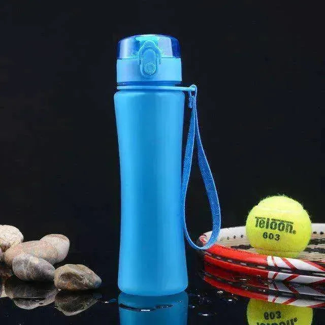 Gobelet d'eau en plastique givré avec couvercle à ressort - EX-STOCK CANADA