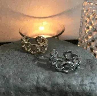 Fashionable with unique chain design ring - EX-STOCK Canada