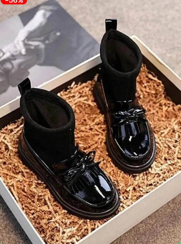 Winter Boots for Girls: How to Keep Feet Warm and Stylish This Year