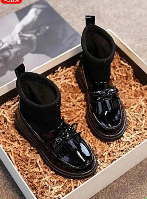 Winter Boots for Girls: How to Keep Feet Warm and Stylish This Year