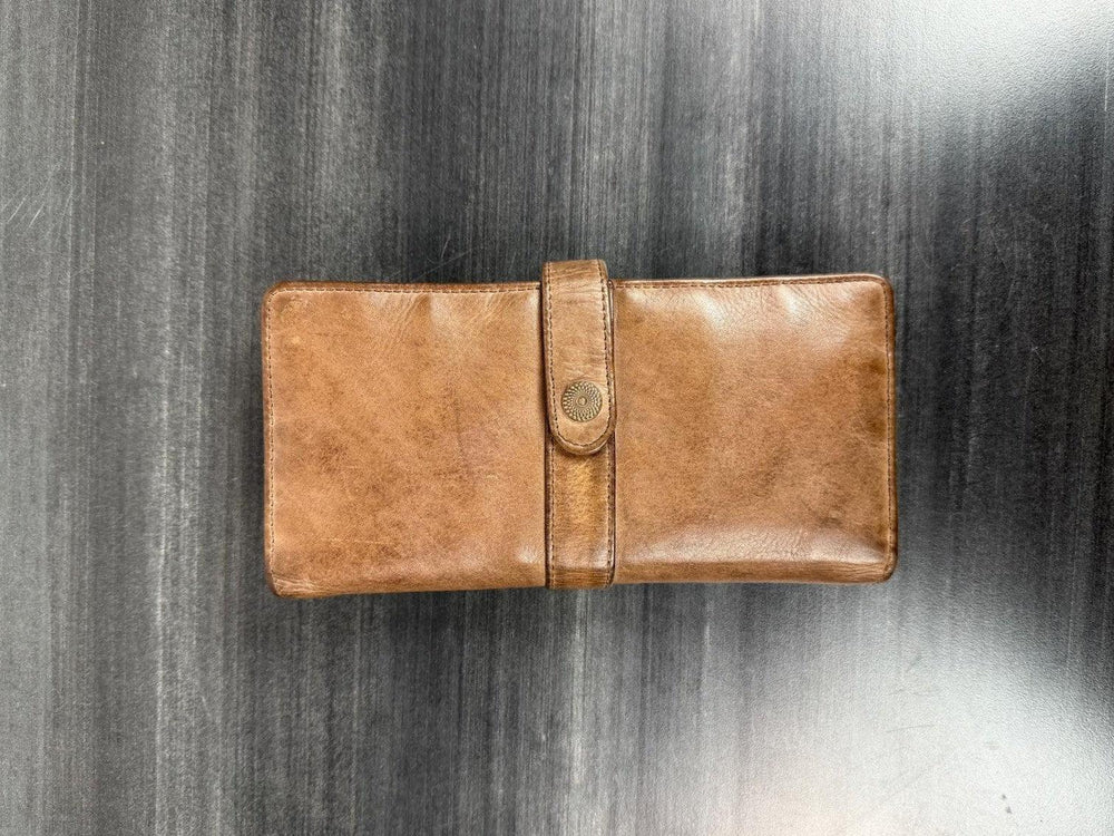 MET Women's Snap Tab Leather Wallet 