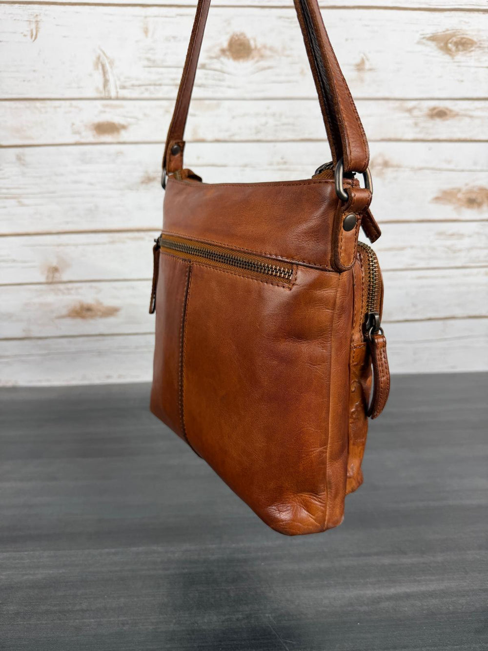 Borsa a travolla in pelle in rilievo MET Flower 