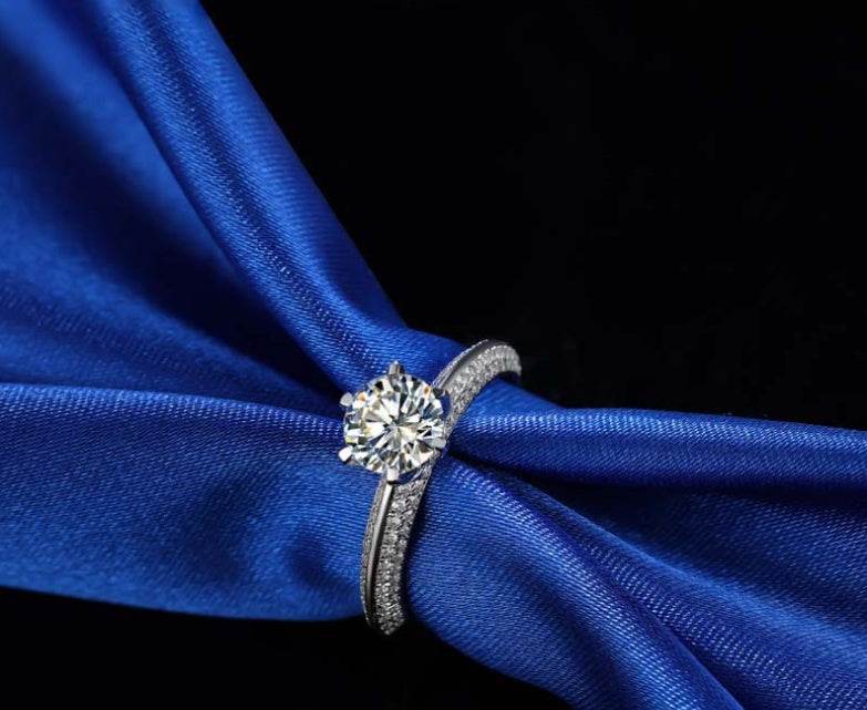 Six-claw paved with diamond luxury ring EX-STOCK Canada 