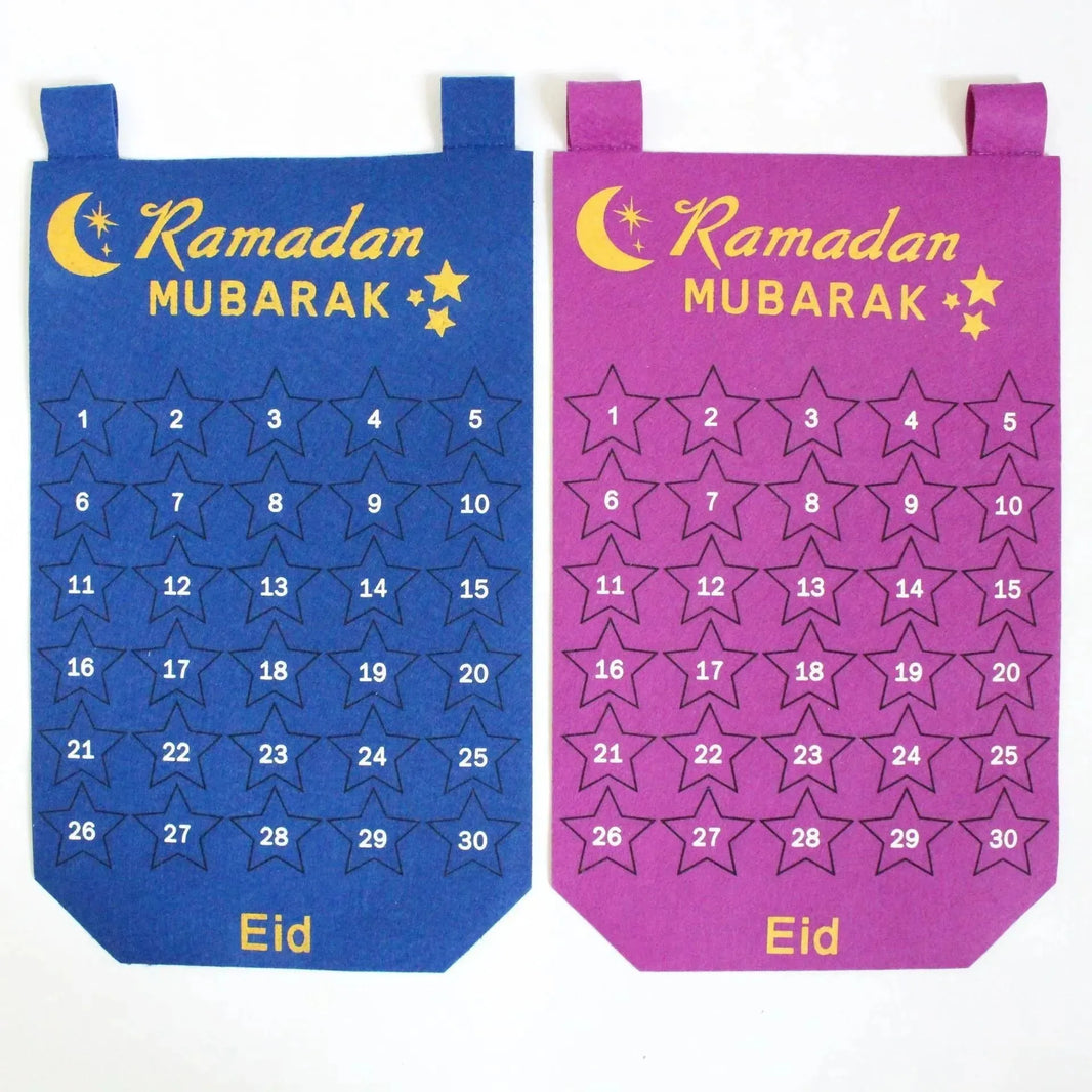 Für Eid al-Fitr und Ramadan trägt der Stoffwandkalender die Tasche