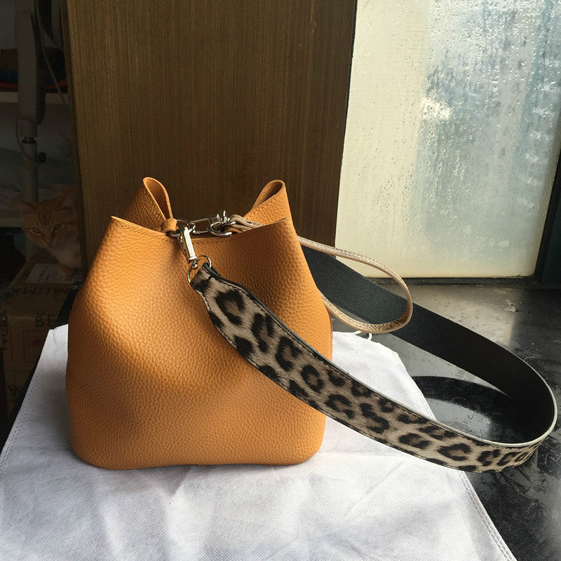 Fashion Leopard Print Bucket Bags For Women Personality Rivet Handbag Python Pattern Strap Shoulder Bags Designer Crossbody Bag EX-STOCK Canada