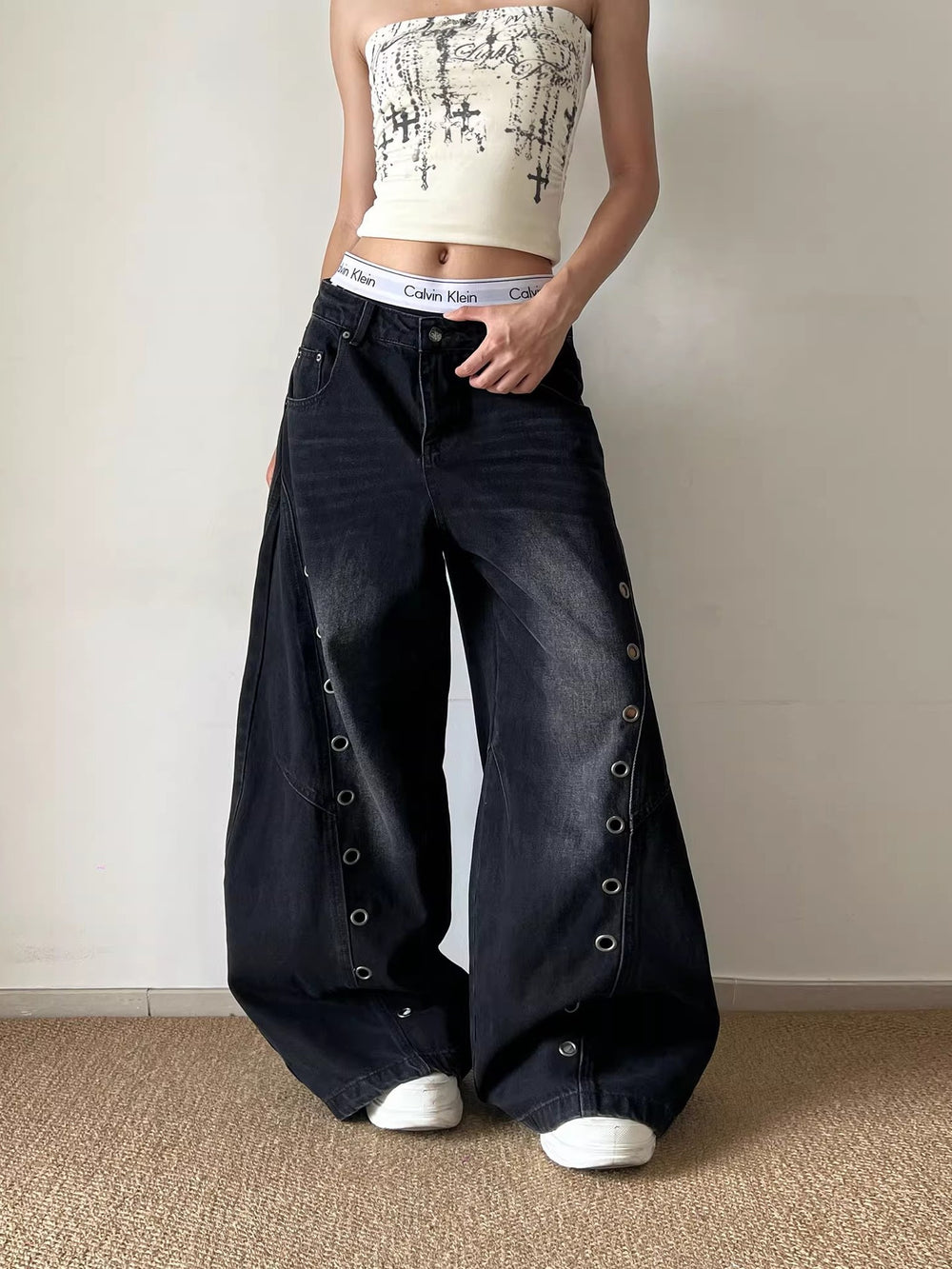 Women's Eyelet Grommet Wide-Leg Jeans – Y2K Balloon Baggy Denim | Black | Sizes S–3XL 2