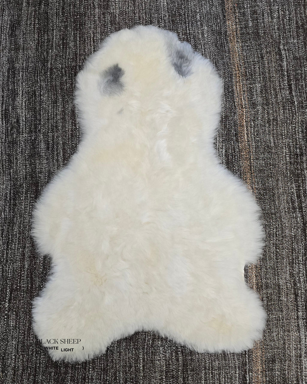 Peau de mouton islandaise grise tondue à taches | AléatoireEX-STOCK Canada 
