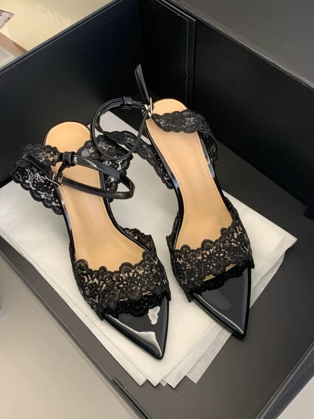Sandales pour femmes de nouvelle conception française niche été 2026, talon aigu à lacets à bout pointu, talon haut à bout ouvert, chaussures d'extérieur 