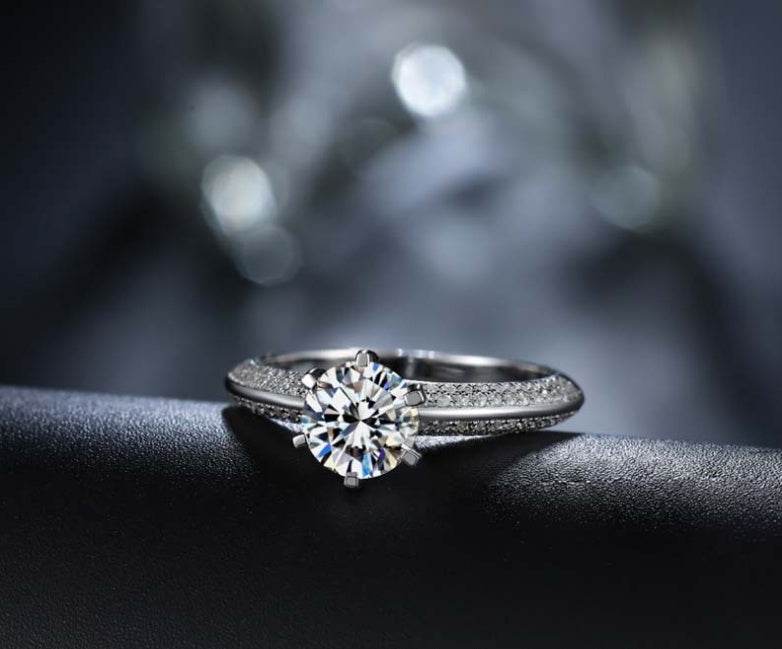 Six-claw paved with diamond luxury ring EX-STOCK Canada 