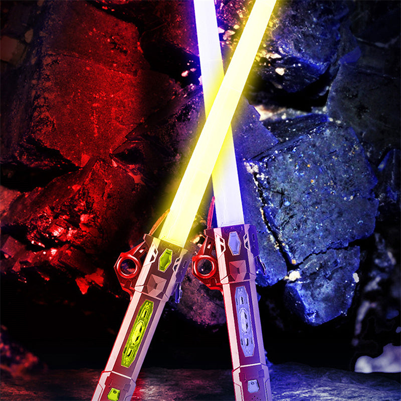 Due spade laser con lame colorate su sfondo roccioso e alieno.