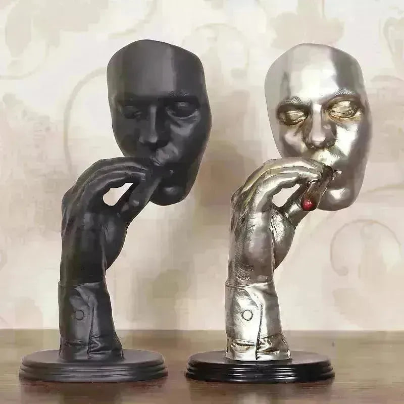 الرجعية المتأملين مجردة النحت رجل تدخين السيجار وجه تمثال.