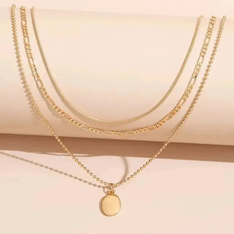 Collier de pendentif ovale en métal géométrique vintage