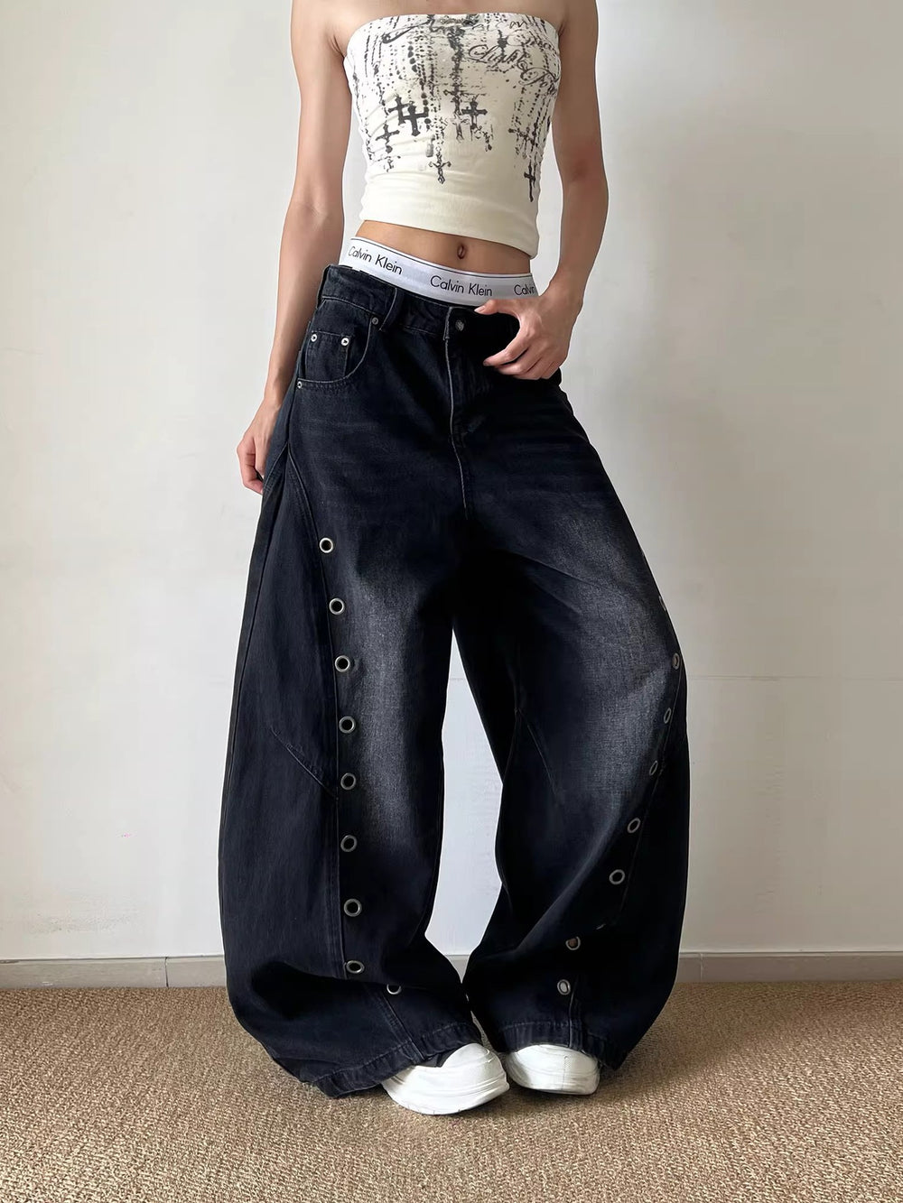Women's Eyelet Grommet Wide-Leg Jeans – Y2K Balloon Baggy Denim | Black | Sizes S–3XL