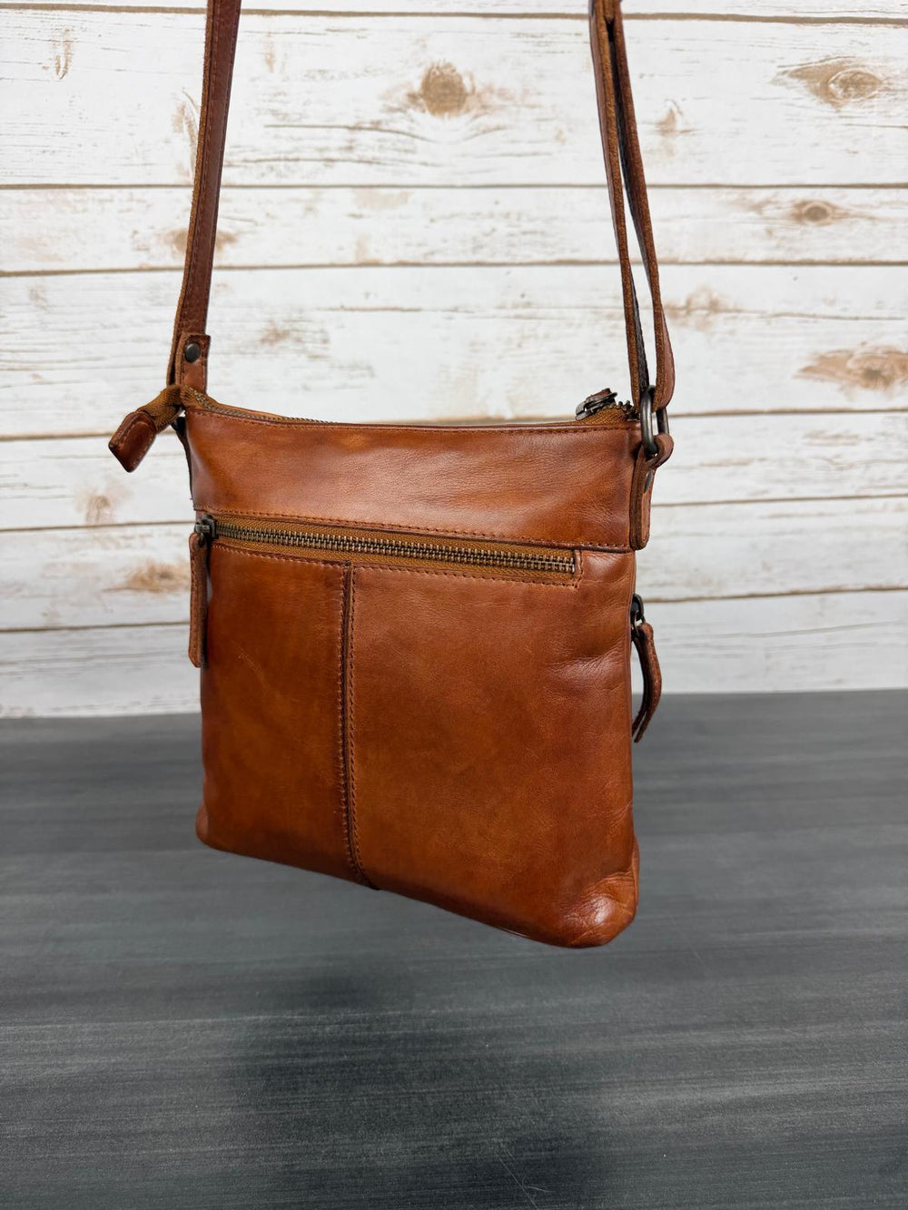 Borsa a travolla in pelle in rilievo MET Flower 