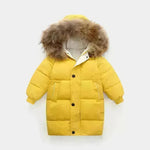 Collar grande de piel a mitad de longitud media y gran ropa para niños