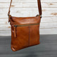 Borsa a travolla in pelle in rilievo MET Flower 