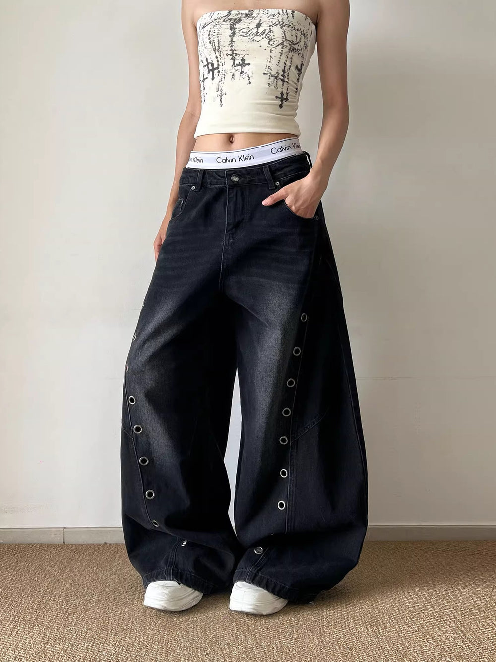 Women's Eyelet Grommet Wide-Leg Jeans – Y2K Balloon Baggy Denim | Black | Sizes S–3XL