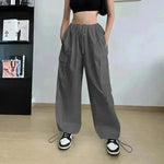 Pantalones de carga holgados rectos de la pierna de pierna ancha de las mujeres.