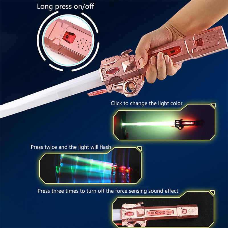 Spada giocattolo con effetti luminosi tenuta da una mano su sfondo blu scuro