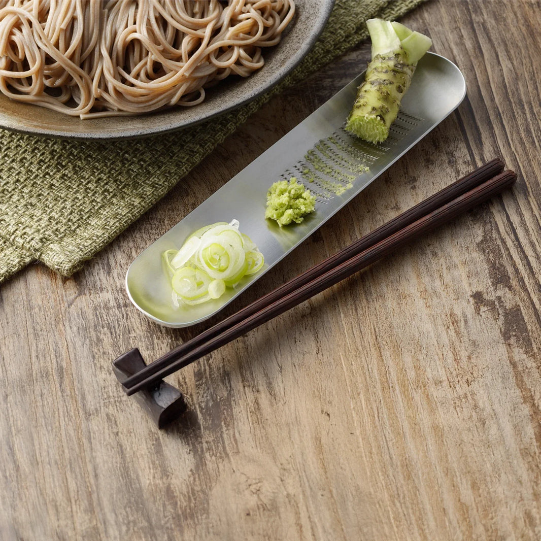 Eatoco Oros Tray Grater – Japanese Stainless‑Steel Grater for Ginger, Wasabi & Cheese 